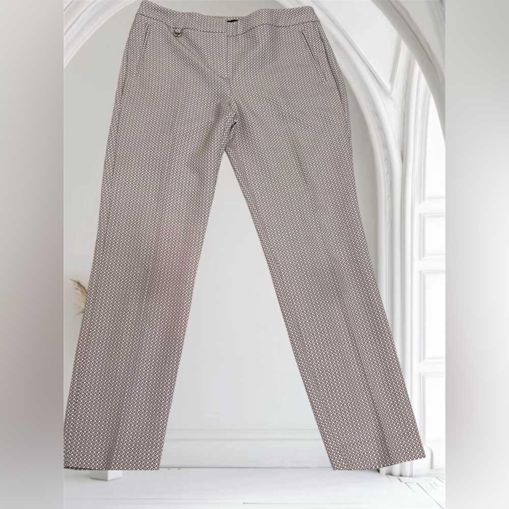 Adriana Papell women Patterned trouser size 8.